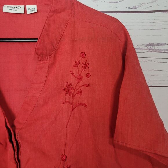 Cato Red Embroidered Floral V-Neck Ruffle Hem Top Womans Plus Size 26/28W - Picture 3 of 6